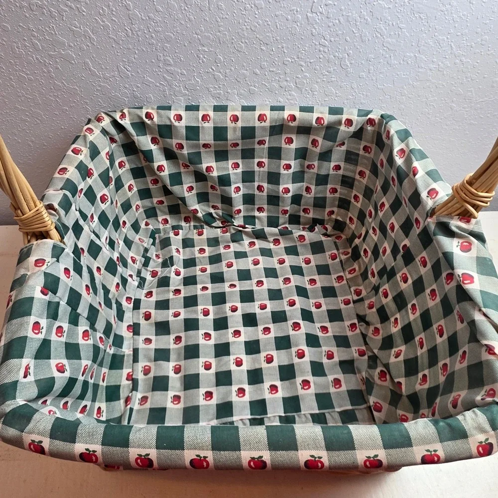 Woven Wicker Picnic Basket Green Gingham Apple Print Liner Farmhouse 15x15 inch‎
